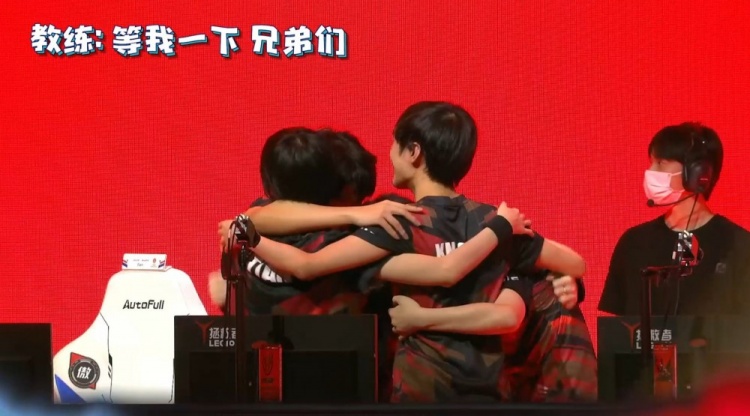 而由帽檐 而由帽檐
